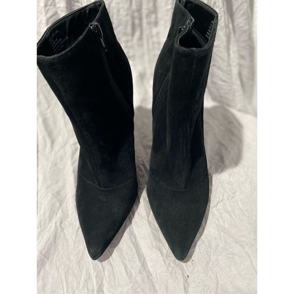 BCBG SUEDE BLACK HEELS ANKLE BOOTS - Picture 2 of 10